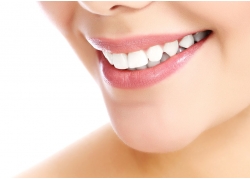 長沙美奧口腔的牙齒貼面，氟斑牙牙齒黃的福音