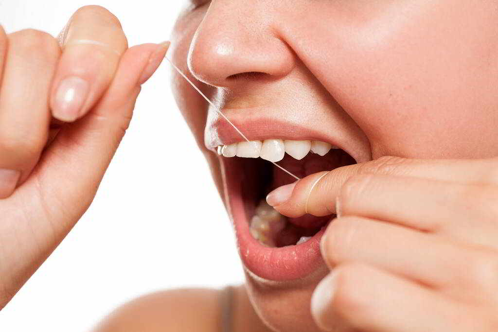 牙線的使用方法和注意事項